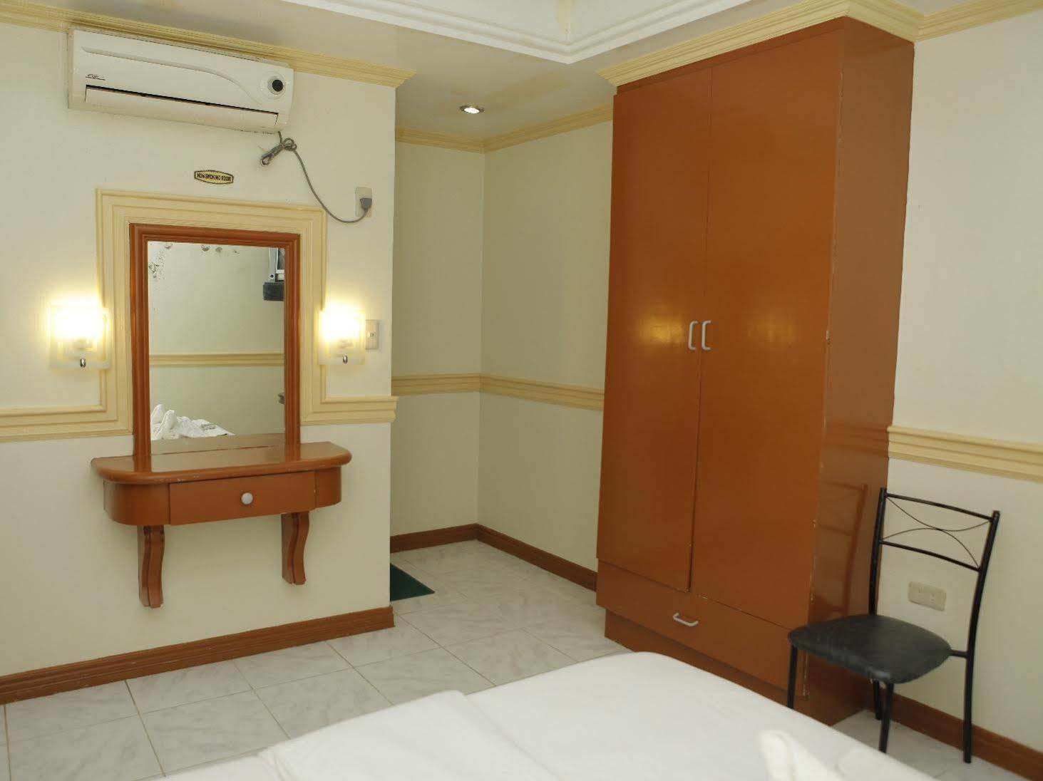 Golden Palace Hotel Tagum Buitenkant foto