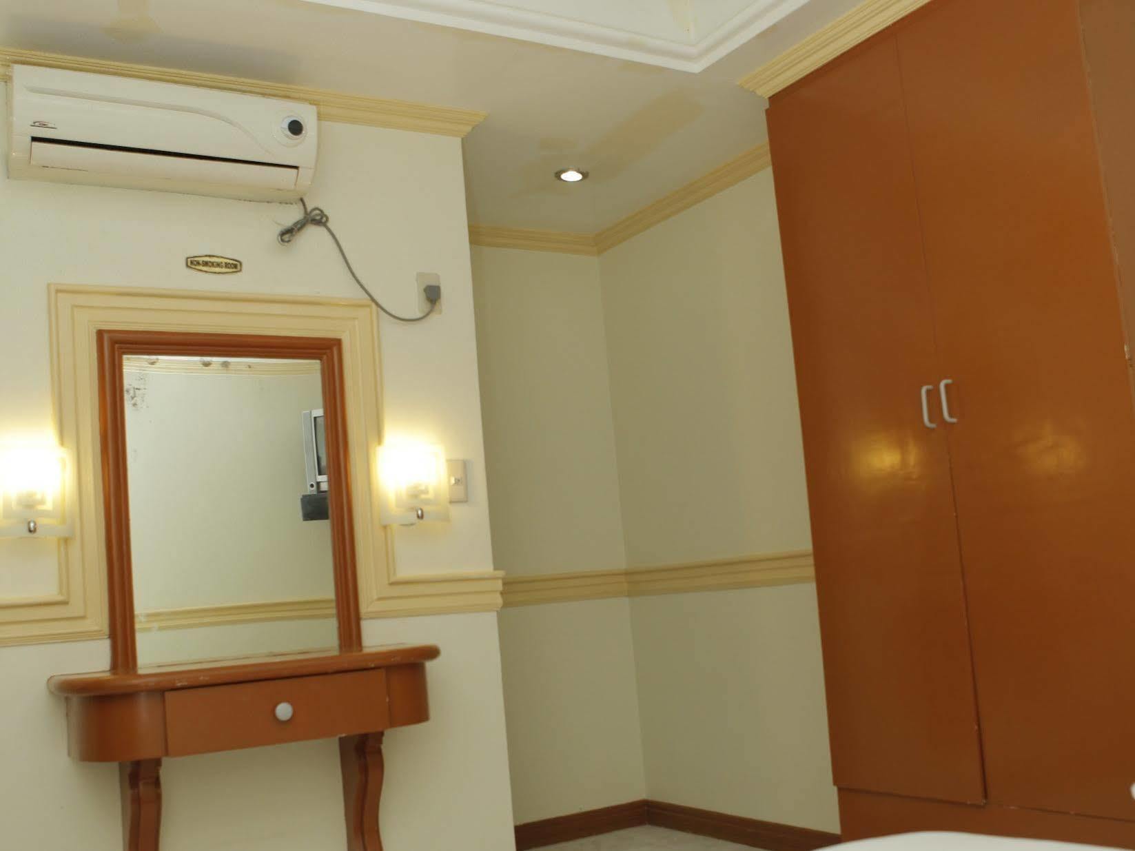 Golden Palace Hotel Tagum Buitenkant foto
